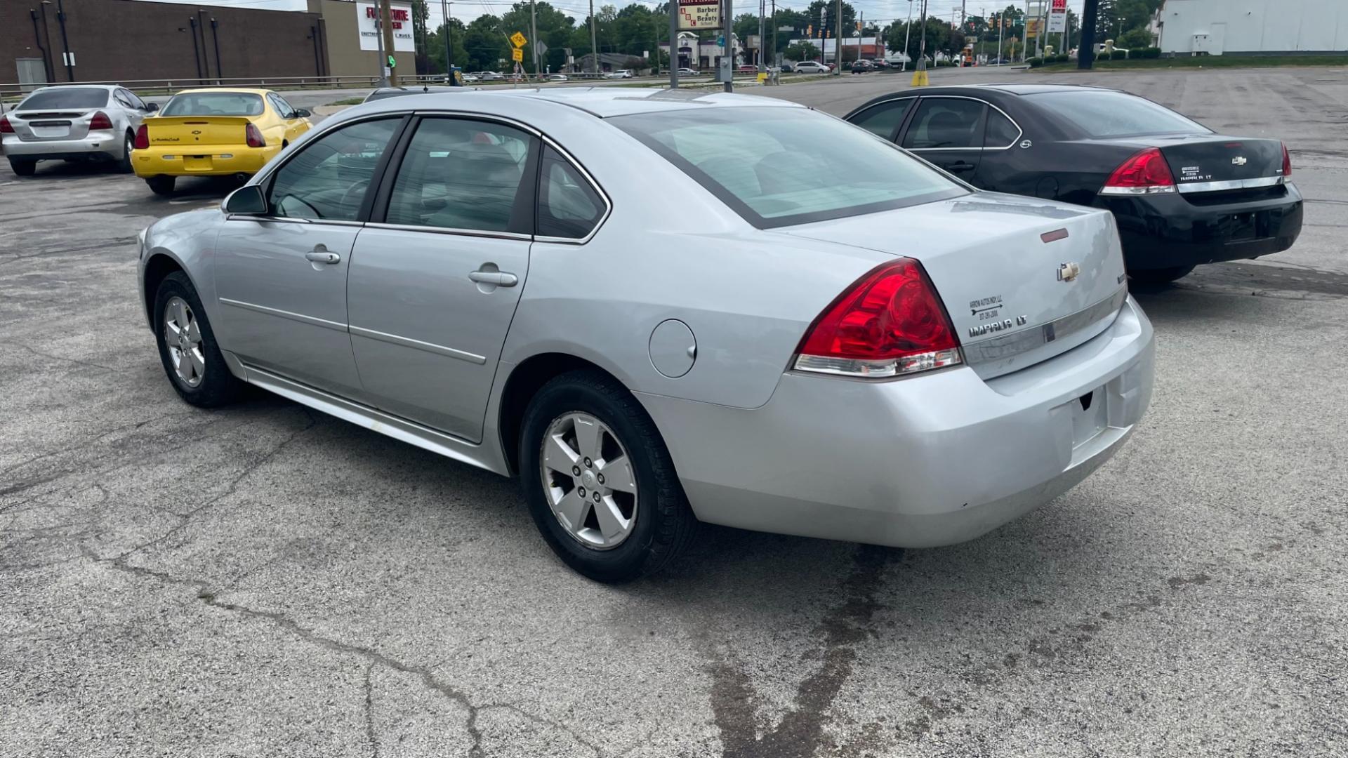 2011 Silver /GRAY Chevrolet Impala LT (2G1WG5EK7B1) with an 3.5L V6 OHV 16V FFV engine, 4-Speed Automatic transmission, located at 2710A Westlane Rd., Indianapolis, IN, 46268, (317) 291-2000, 39.885670, -86.208160 - Photo#4